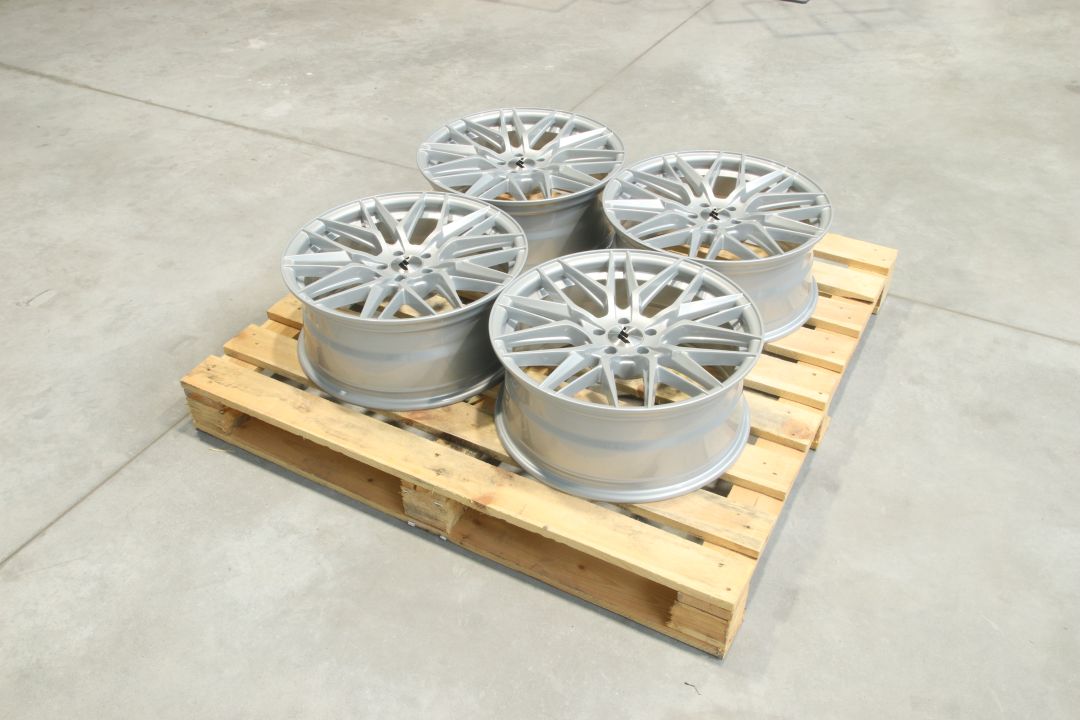 Japan Racing Complete Sets Alloy Wheel 18" x 7,5" ET30, 35 5x100 - Silver