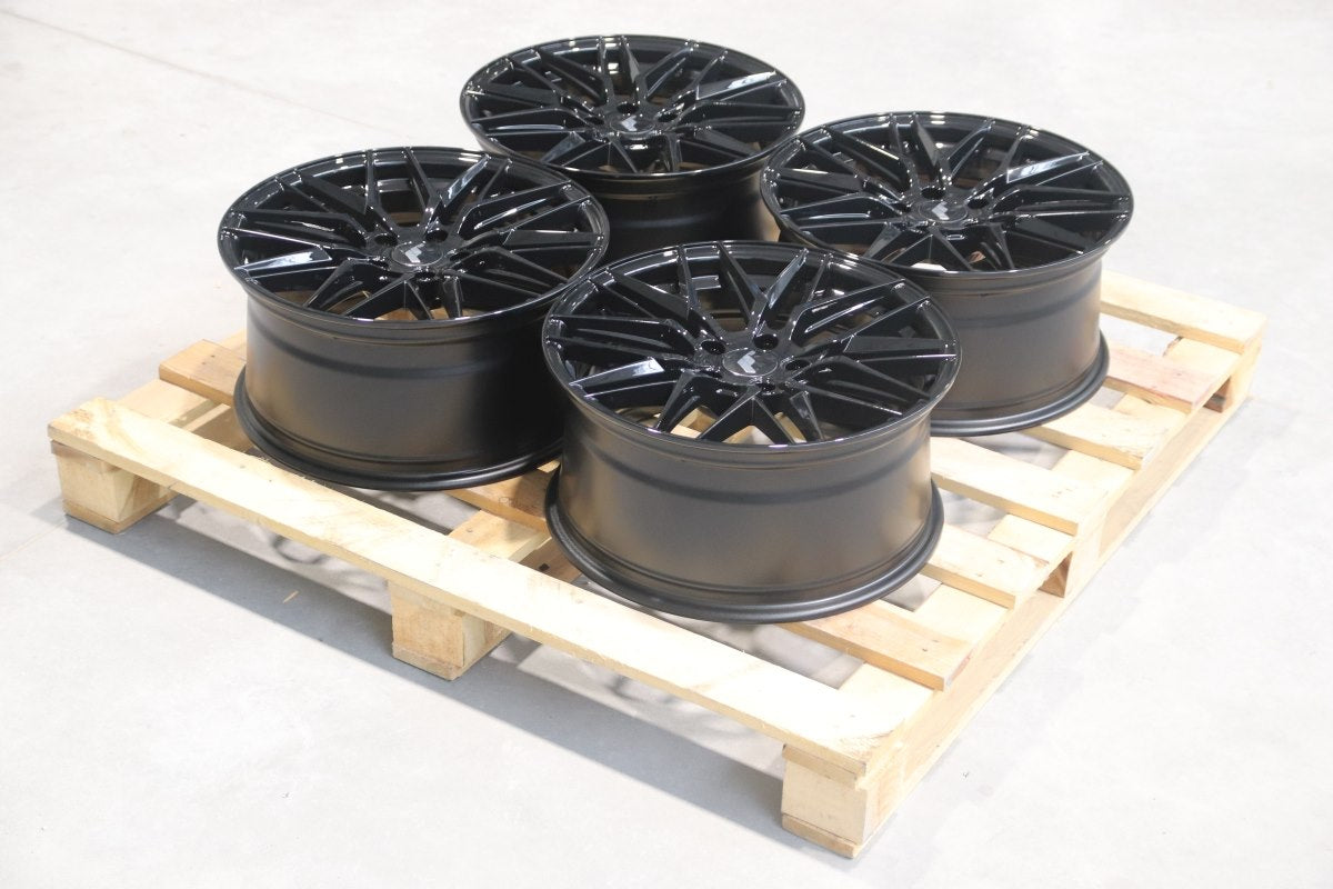 Japan Racing Complete Sets Alloy Wheel 18" x 8,5" ET40 5x114.3 - Black