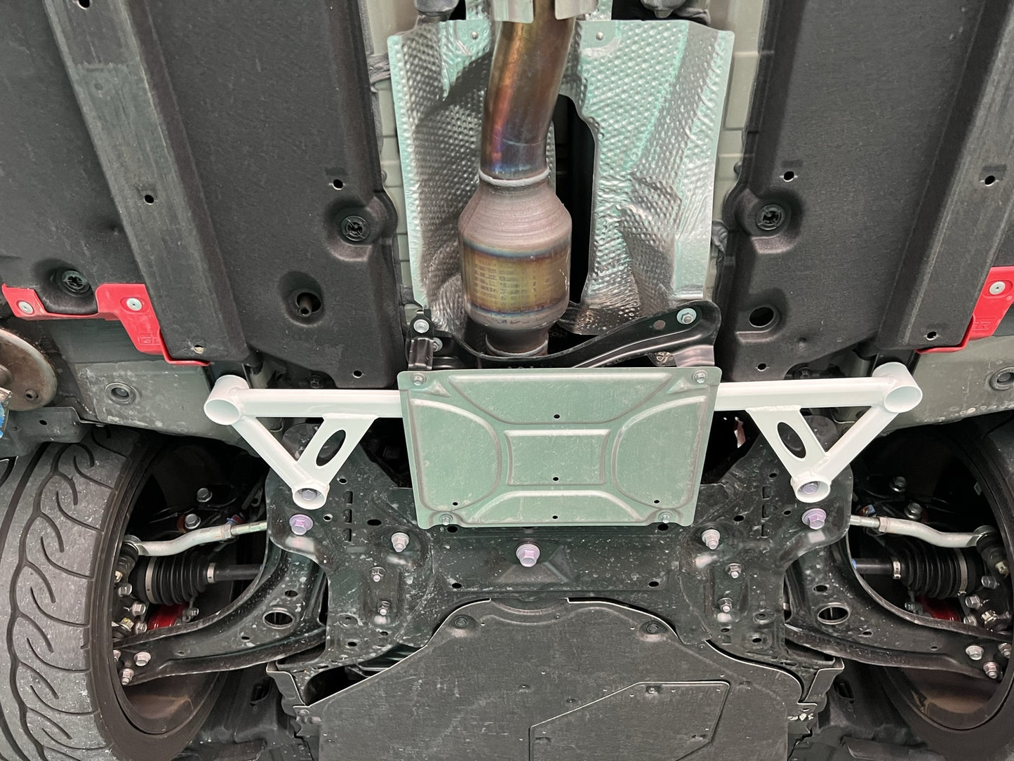 Toyota Yaris GR Gen.1 Ultra Racing 4-Punkt-Hilfsrahmenstrebe vorn