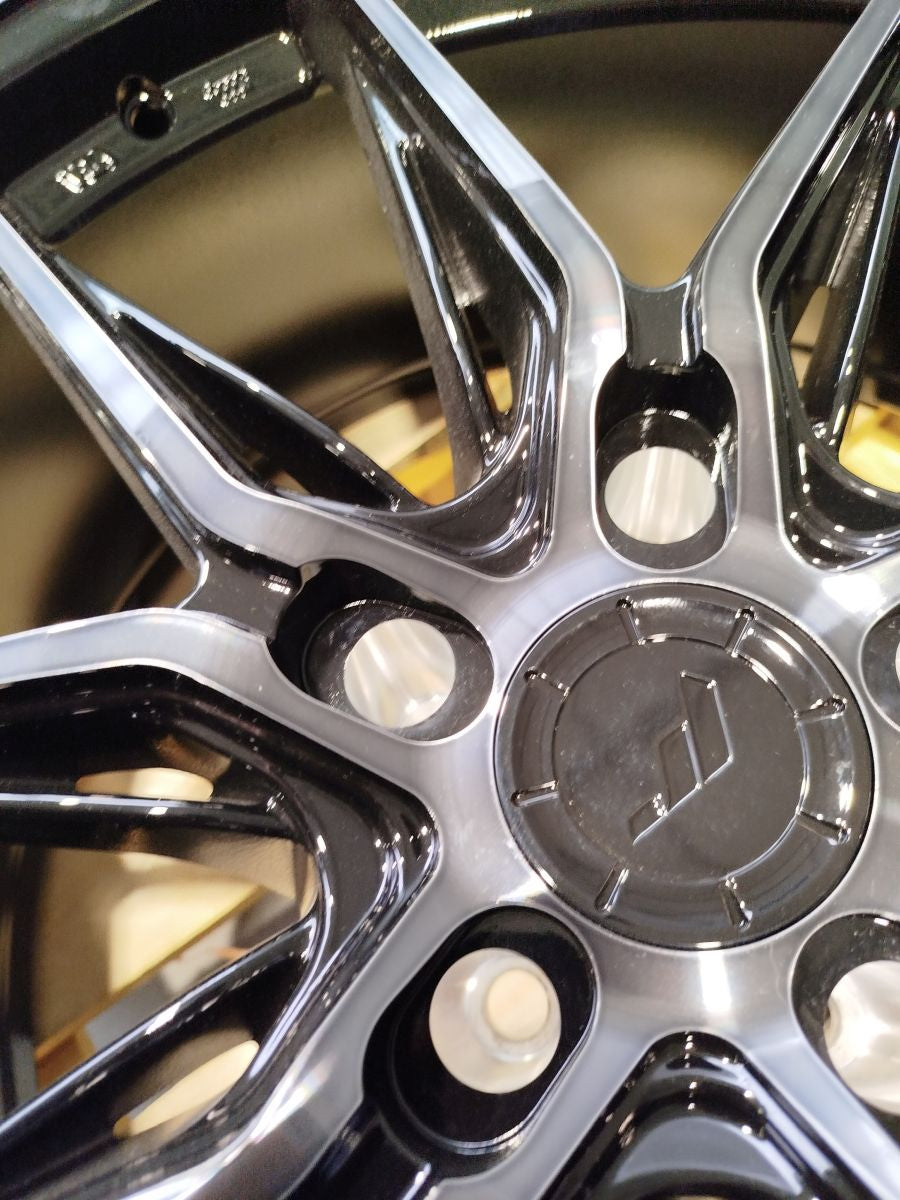 Japan Racing Complete Sets Alloy Wheel 20" x 8,5" ET20 5x115 - Black
