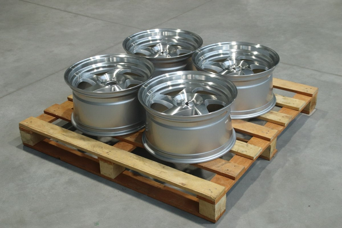 Japan Racing Complete Sets Alloy Wheel 17" x 9" ET25 5x100 - Silver