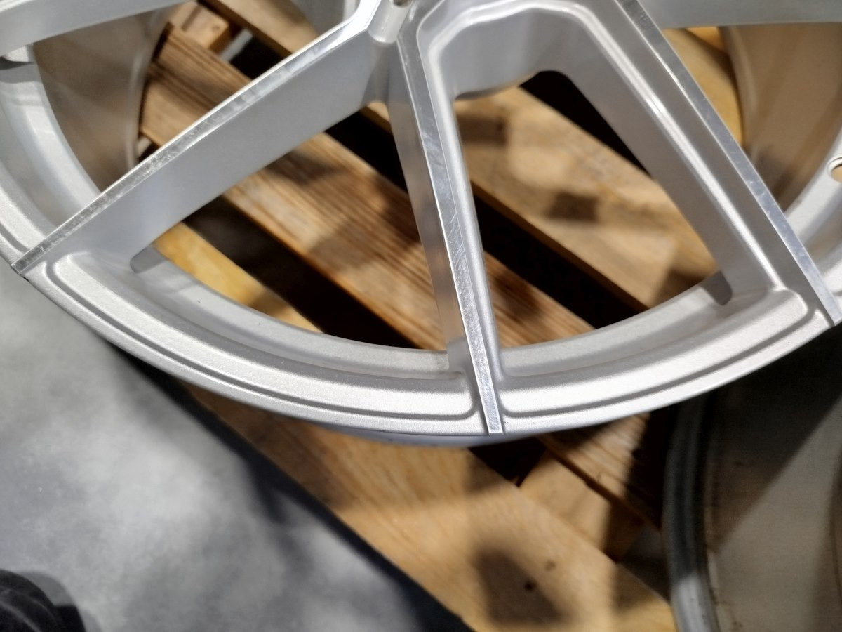 Japan Racing Complete Sets Alloy Wheel 20" x 8,5" ET35 5x115 - Silver