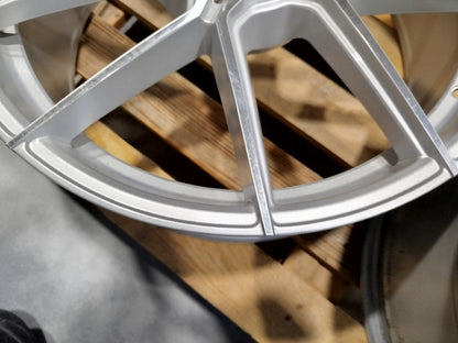 Japan Racing Complete Sets Alloy Wheel 20" x 8,5" ET35 5x115 - Silver