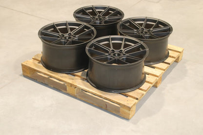 Japan Racing Complete Sets Alloy Wheel 20" x 10,5";10" ET35, 45 5x114.3 - Hyper Gray