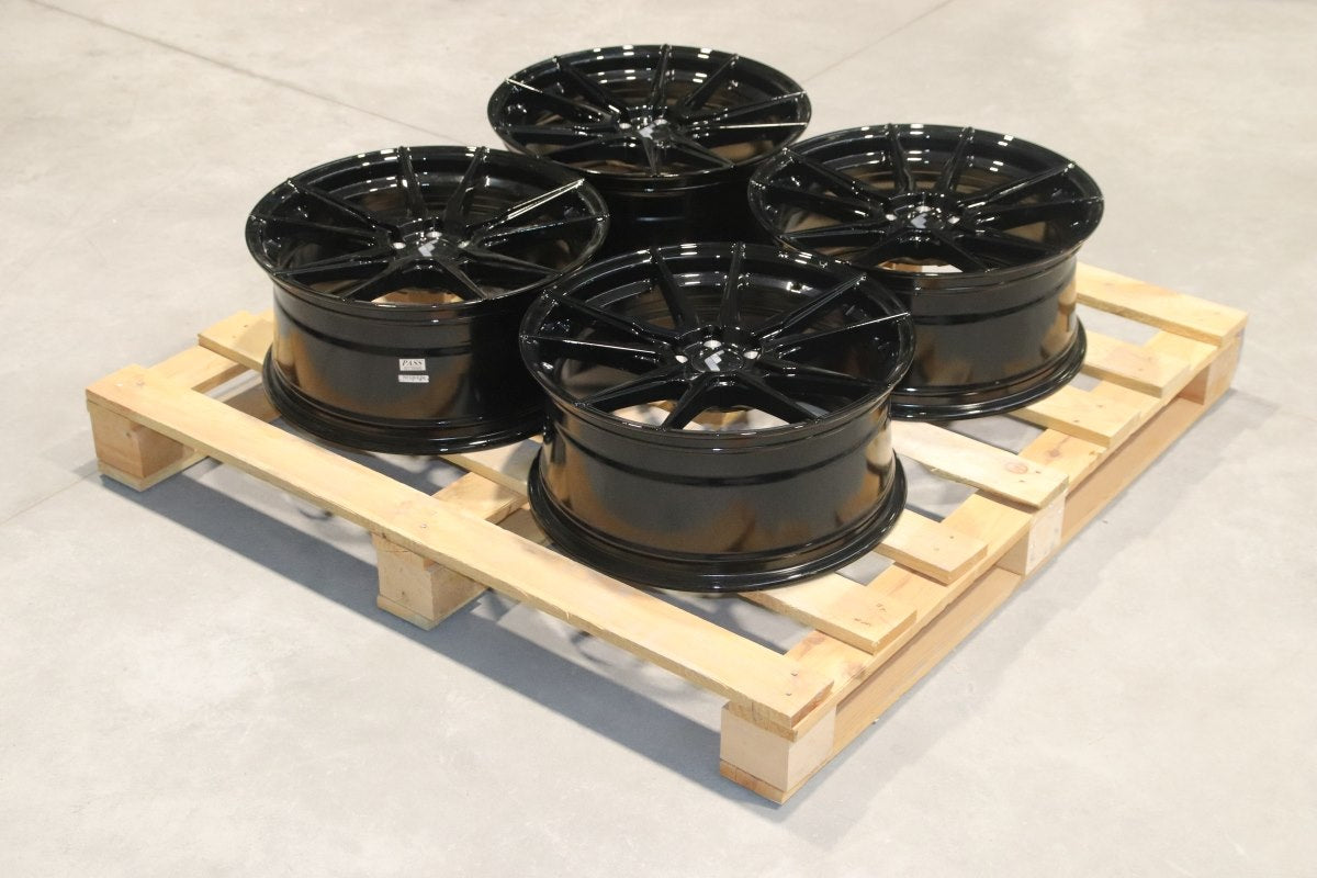 Japan Racing Complete Sets Alloy Wheel 18" x 8" ET37 5x100 - Black