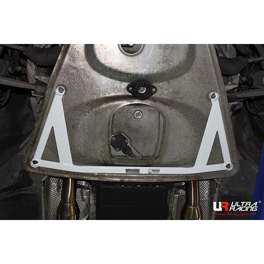 BMW M3 E9x Ultra Racing verstevigingsbeugel voor het voorste subframe, 4-punts