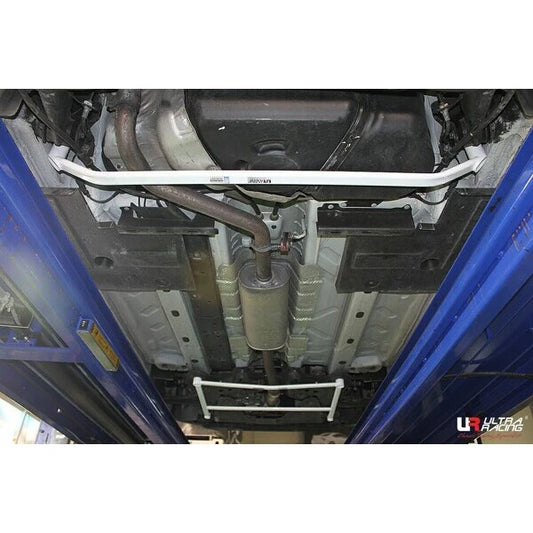 Barre inférieure arrière Ultra Racing pour Abarth 595 / 695